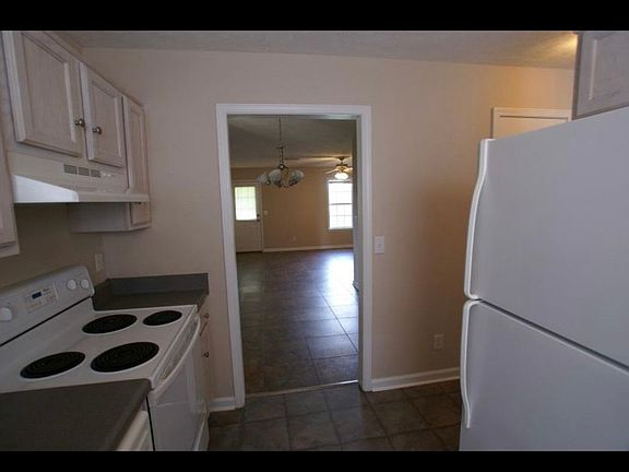 5th image of 741 Kirkcauldy Dr