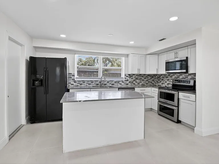 2630 SW 49th Ct #2630 — Photo 44
