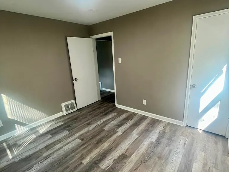 8000 Busiek Ave — Photo 6