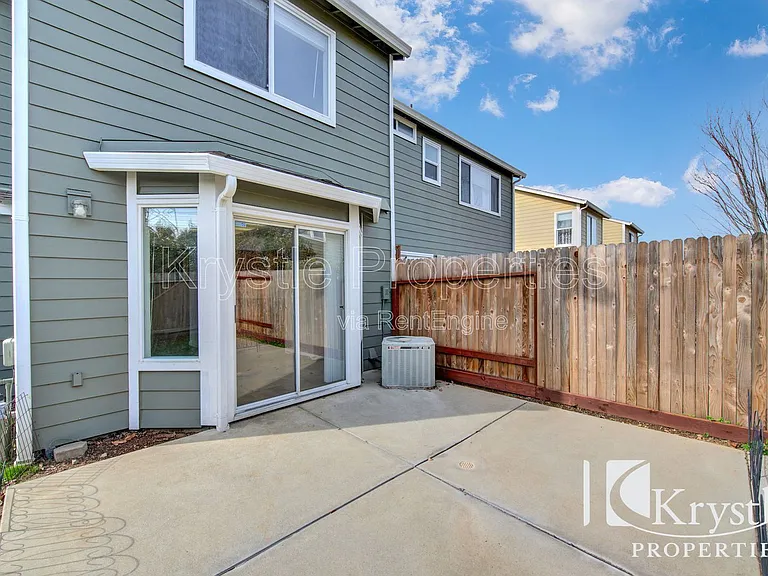 322 Clearpointe Dr — Photo 17