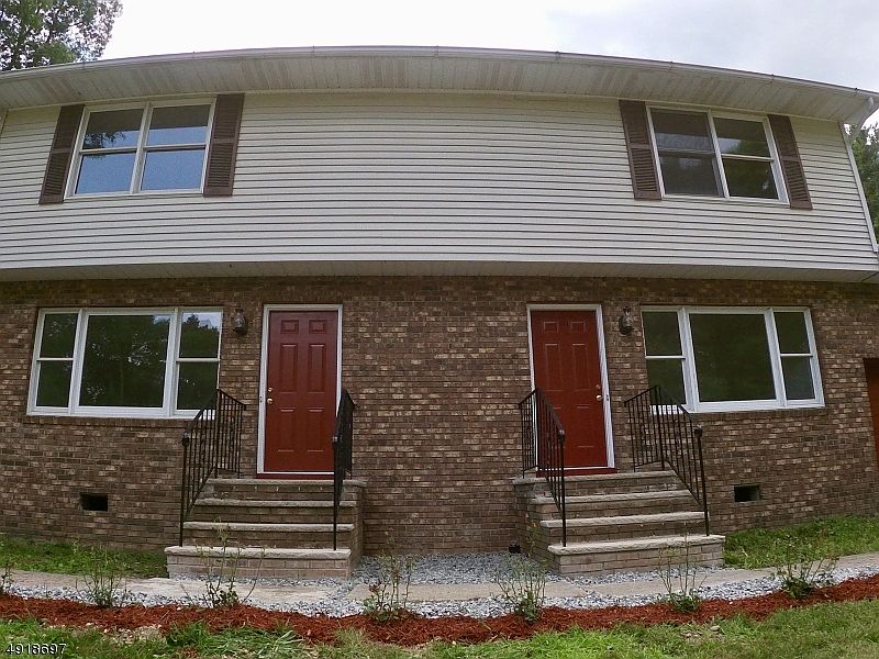 1st image of 407 Deerfield Ln