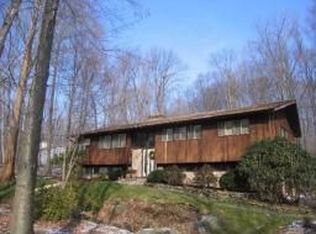 40 Cora Ln, Chester, NJ 07930