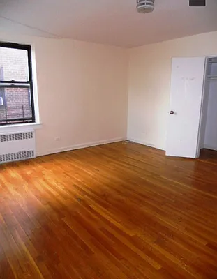 Rented by City Prime Commercial Realty  | media 35