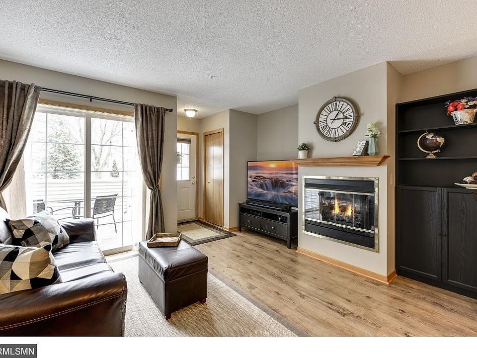 1st image of 530 Mission Hills Way W