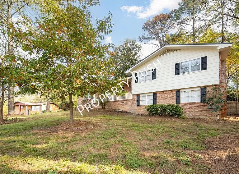 20 Linda Ln — Photo 2