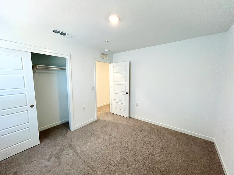 4456 Bellaire Ave — Photo 14