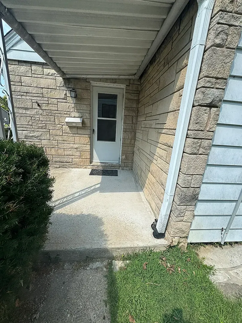 805 S Henderson St — Photo 2