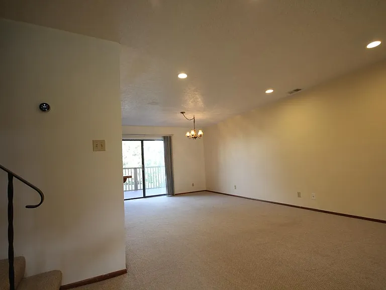 460 Oppenheimer Dr — Photo 9
