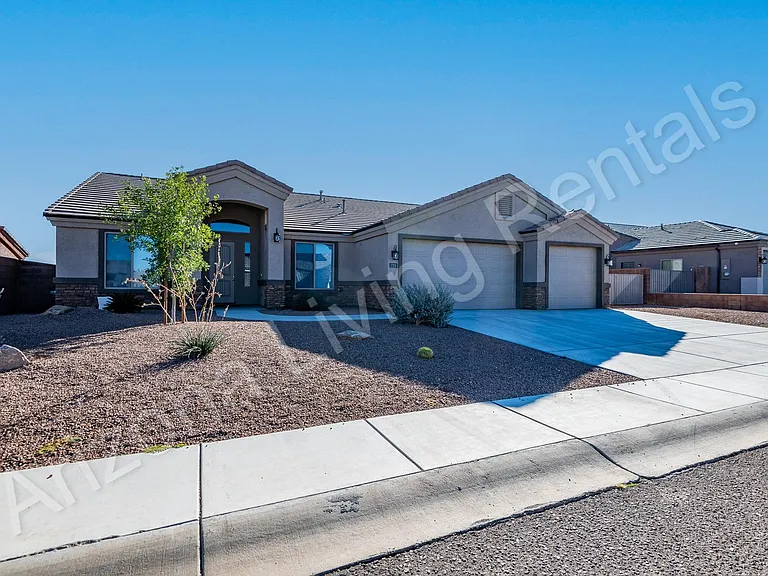 1726 E Aloe St — Photo 3