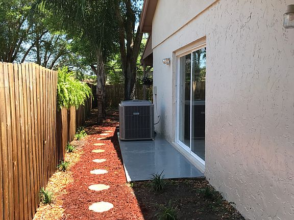 4th image of 2665 Greendale Ct