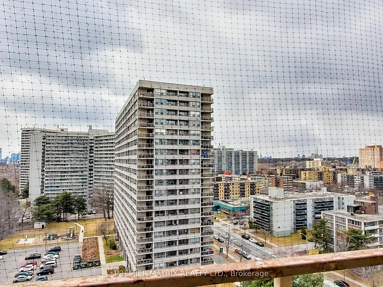 65 Thorncliffe Park Dr #1411 — Photo 24