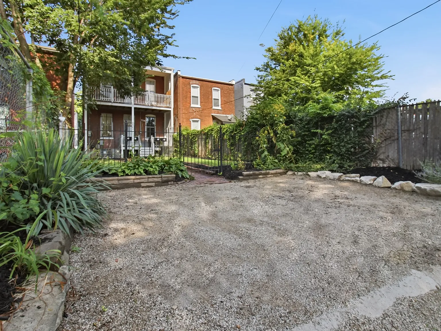 3 bed, 1870 sqft, $2,400 — Photo 4