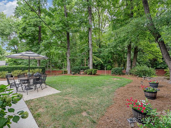 2nd image of 6529 Idlebrook Dr