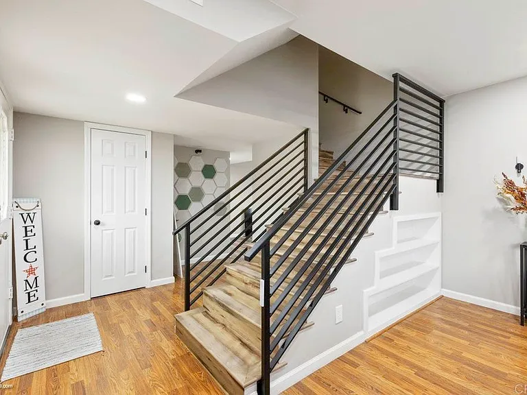1870 Jeffrey Ave — Photo 21