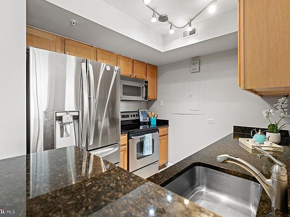 3rd image of 880 N Pollard St APT 302