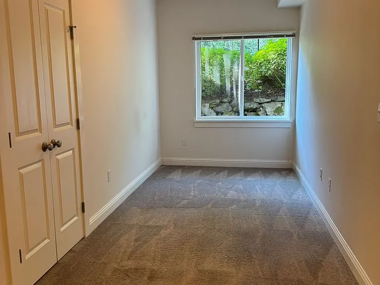 18707 SE Newport Way #111 — Photo 10