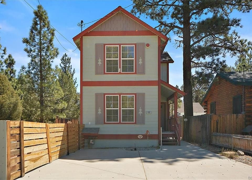 1st image of 908 Ash Ln