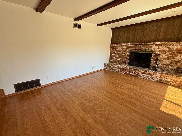 2504 Tipperary Ave — Photo 10