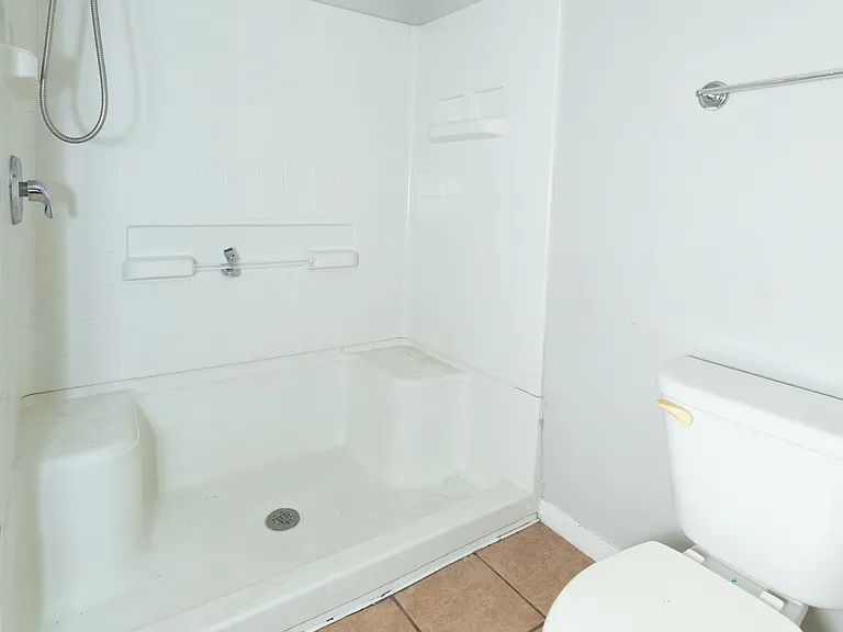 601 Scott Dr — Photo 3