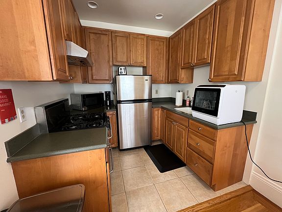 4th image of 2301 Bay St APT 201
