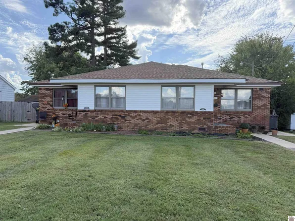 327 John E Robinson Dr, Paducah, KY 42001