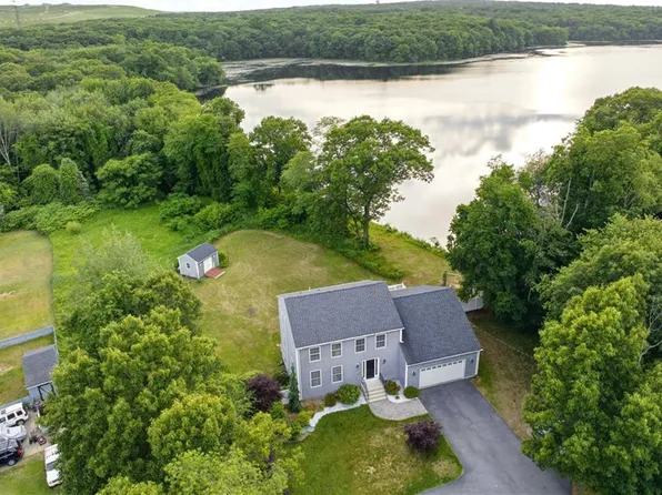 12 Woodlake Dr, Johnston, RI 02919