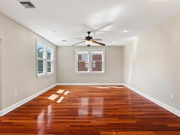 3rd image of 3424 Octavia St