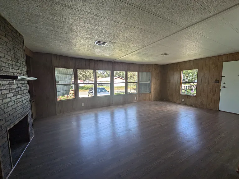 4517 Desoto Rd — Photo 5