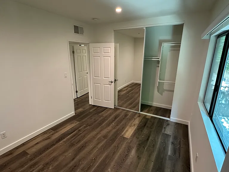 Parkview Apartments — Photo 31