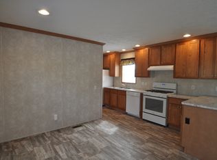 58 Meadowbrook Park Dr, Iron Ridge, WI 53035