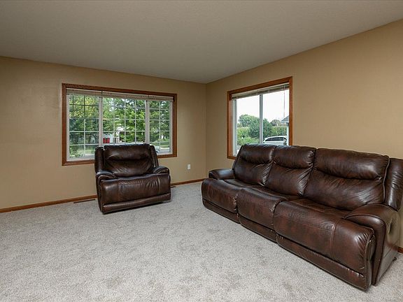 5th image of 1108 2nd St SE