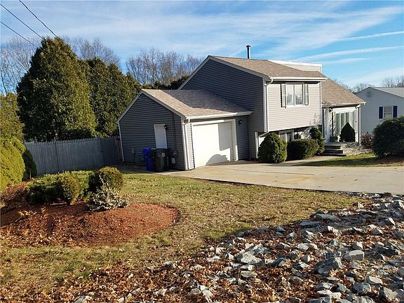 3rd image of 4 Bratt Ln