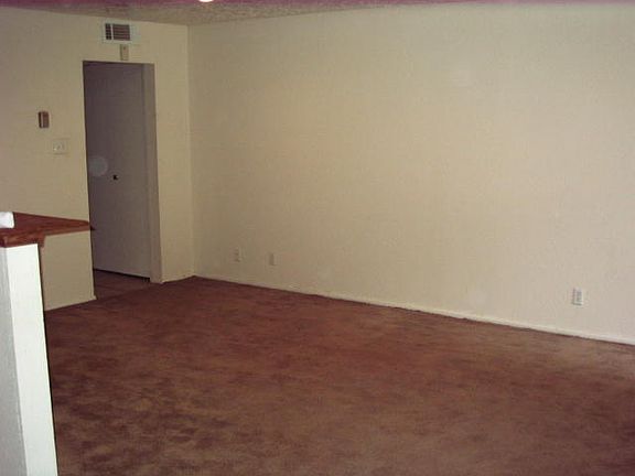 5th image of 1100 Alvarado Dr SE APT 102