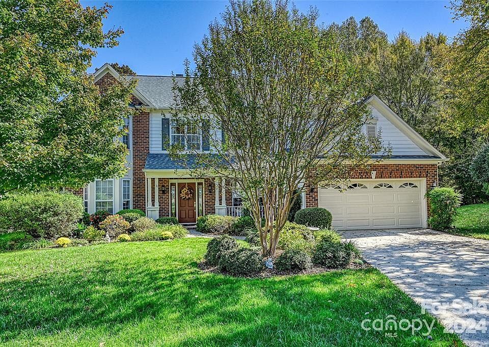 1st image of 729 Meadow Lake Dr