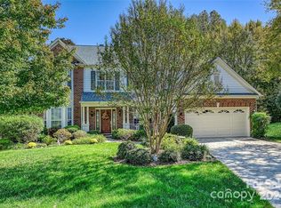 729 Meadow Lake Dr, Matthews, NC 28105