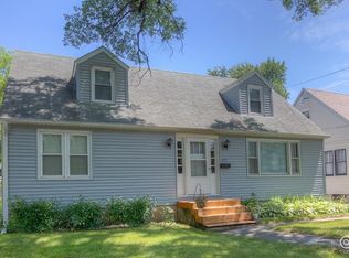 942 N 12th St, Dekalb, IL 60115