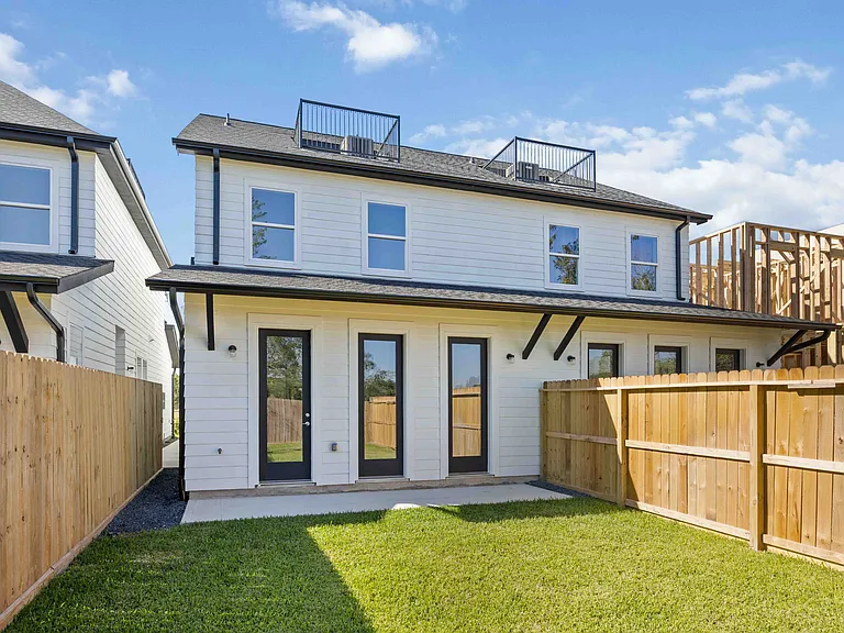 5117 Briscoe St — Photo 2