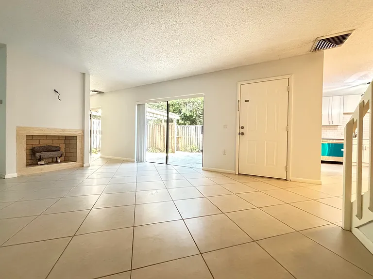 2110 21st Ln — Photo 9