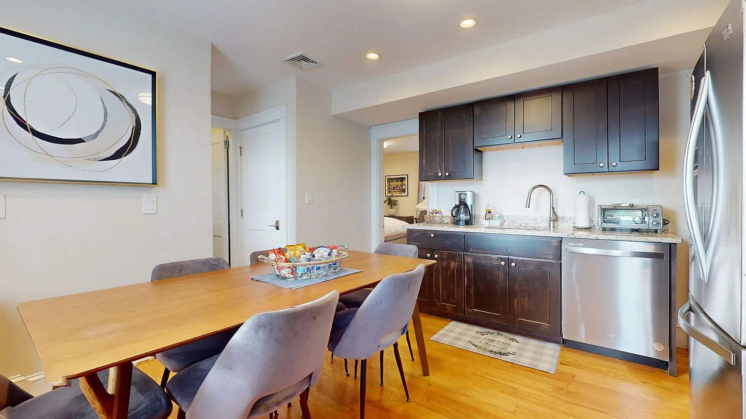 5 bed, 2.0 bath, 1593 sqft, $6,497 — Photo 4
