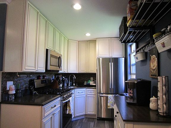 4th image of 226-18 Kingsbury Ave #B