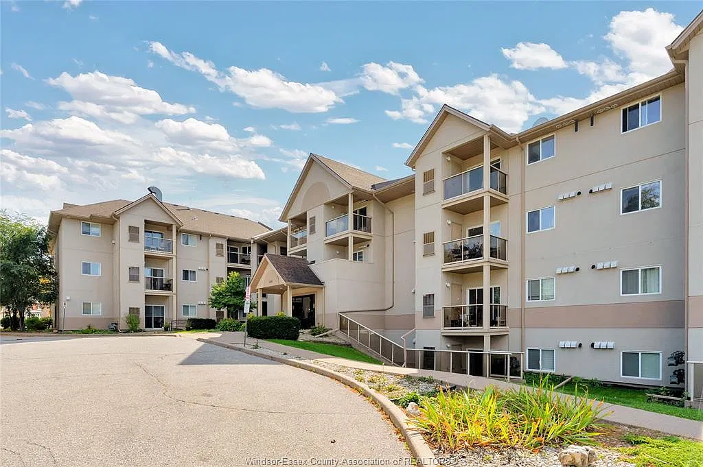 2 bed, 2.0 bath, 920 sqft, $1,800 — Photo 1