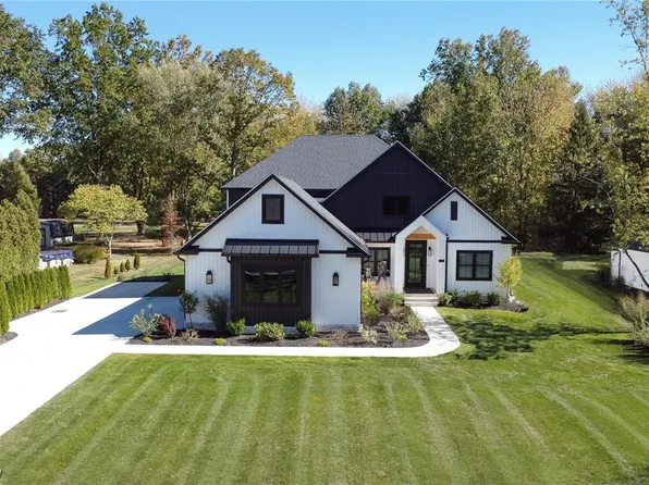 2215 Bradley Rd, Westlake, OH 44145