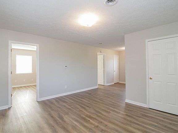 4th image of 404-18 Thompsonville Ln