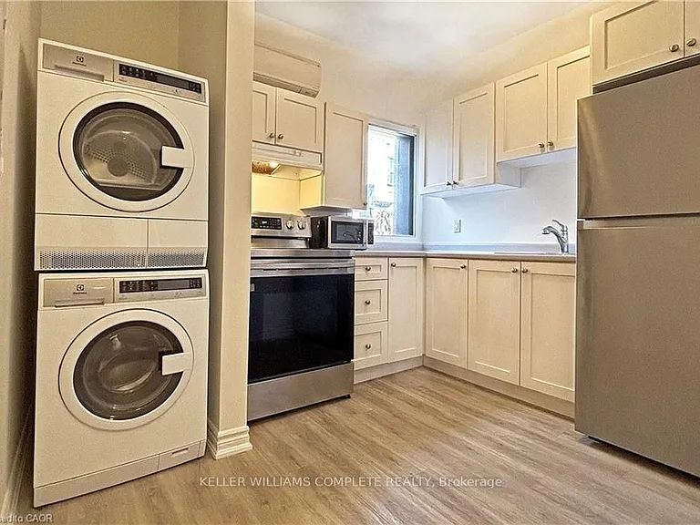 76 Wentworth St S #2 — Photo 3
