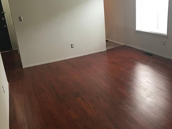 2nd image of 925 Laprairie St #118-101-1