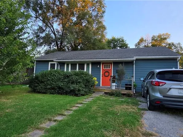 709 W Poor St, Olathe, KS 66061