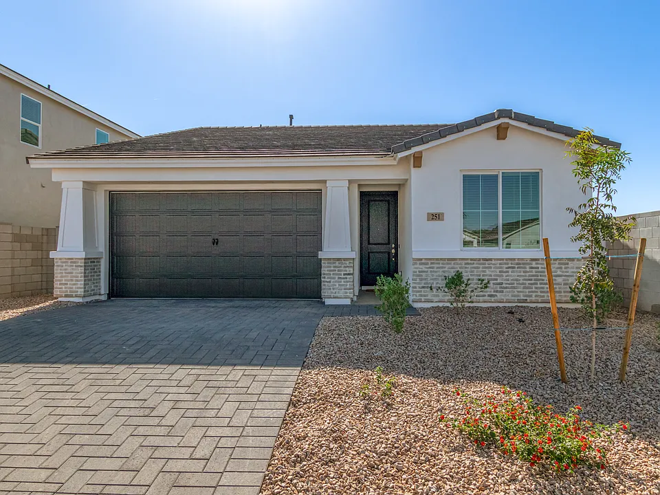 639 E Hazelnut Ln