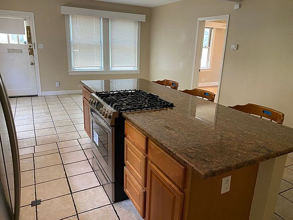 5th image of 818 E 30th St #1/2