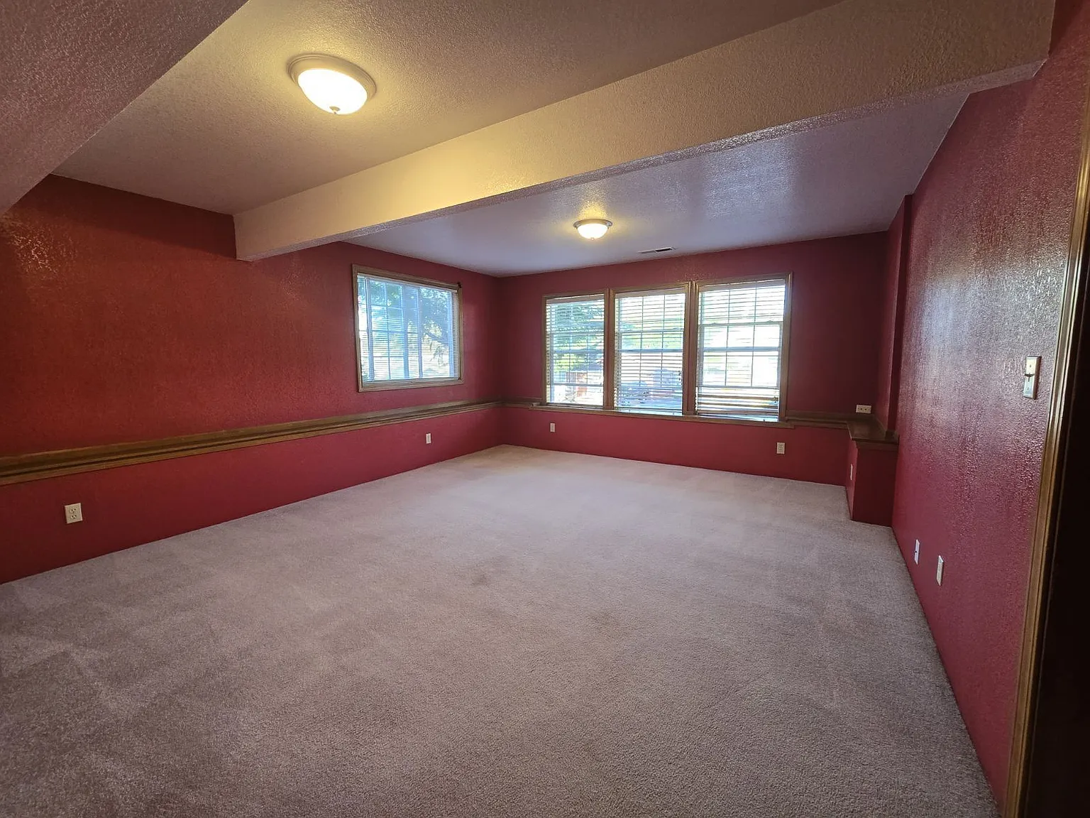4 bed, 2.5 bath, 2170 sqft, $2,500 — Photo 3