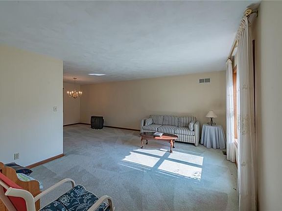2nd image of 103 Rocky Mountain Ct